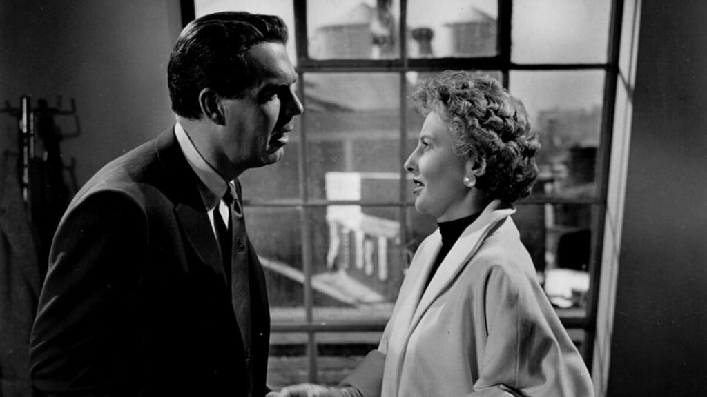 But Barbara Stanwyck and Fred MacMurray make a better on-screen couple // Credit: Universal Pictures