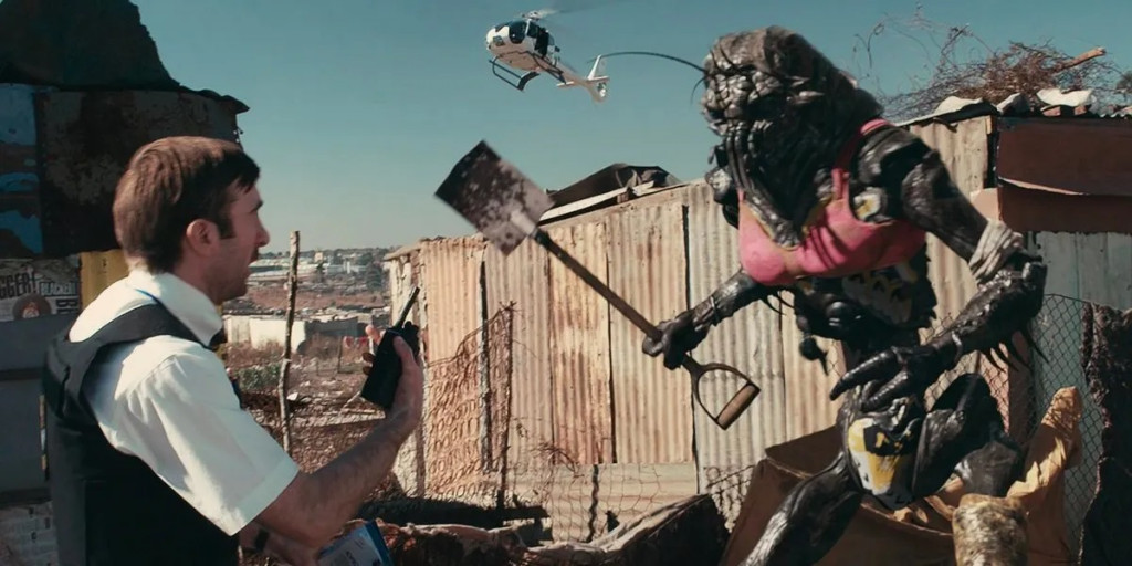Wikus van de Merwe confronts a "prawn" in District 9 // Credit: Sony Pictures Releasing