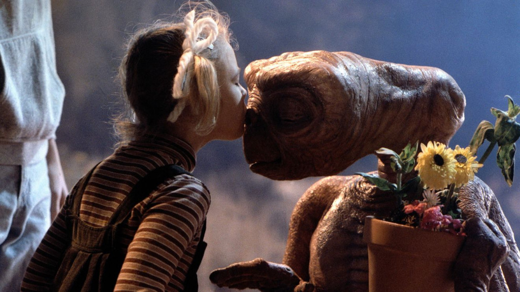 Gertie kisses E.T. goodbye // Credit: Universal Pictures